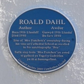 Blue_plaque_for_Roald_Dahl.jpg