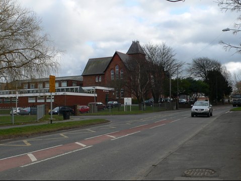 Ysgol_Glan_Clwyd,_Llanelwy_-_geograph.org.uk_-_707800.jpg
